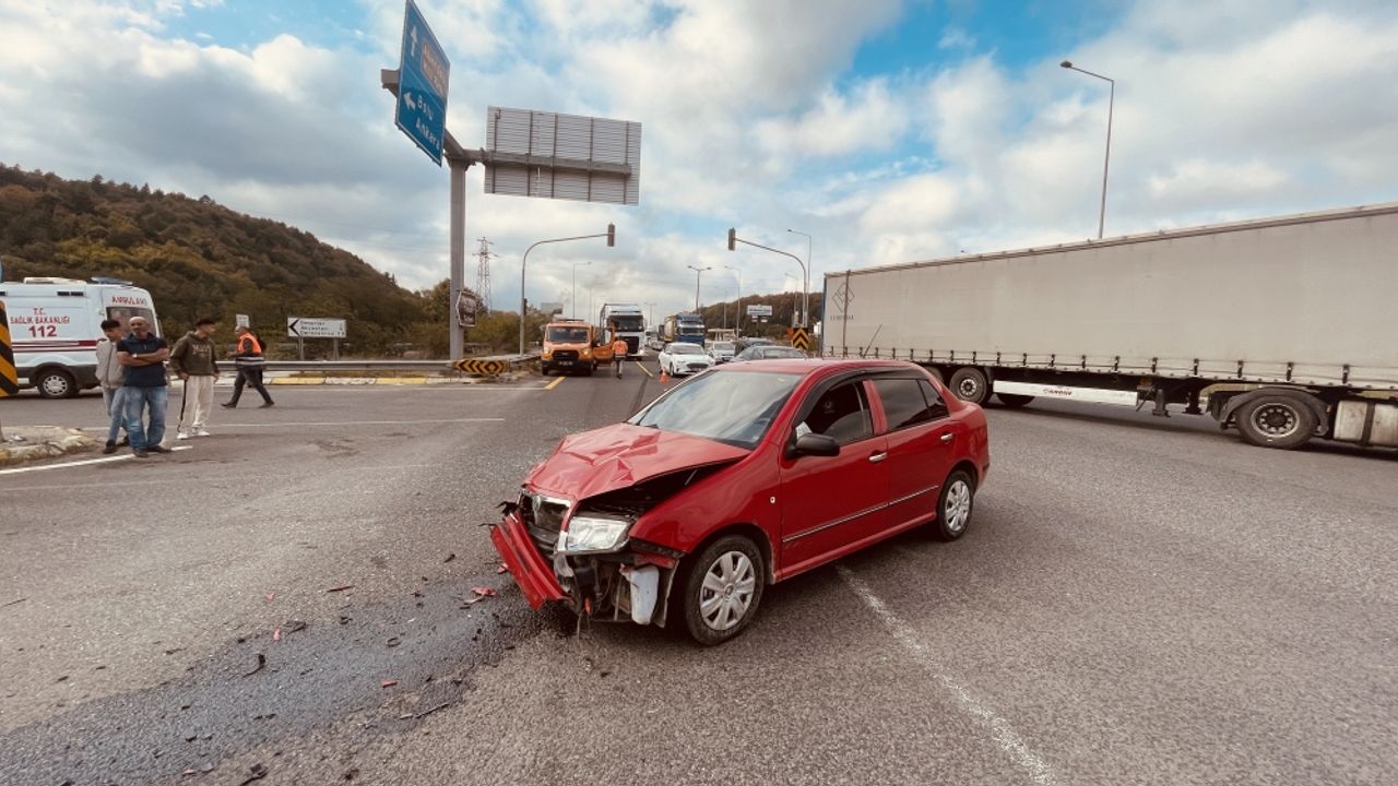 Bolu da iki otomobilin çarpıştığı kazada 3 kişi yaralandı Hürsöz