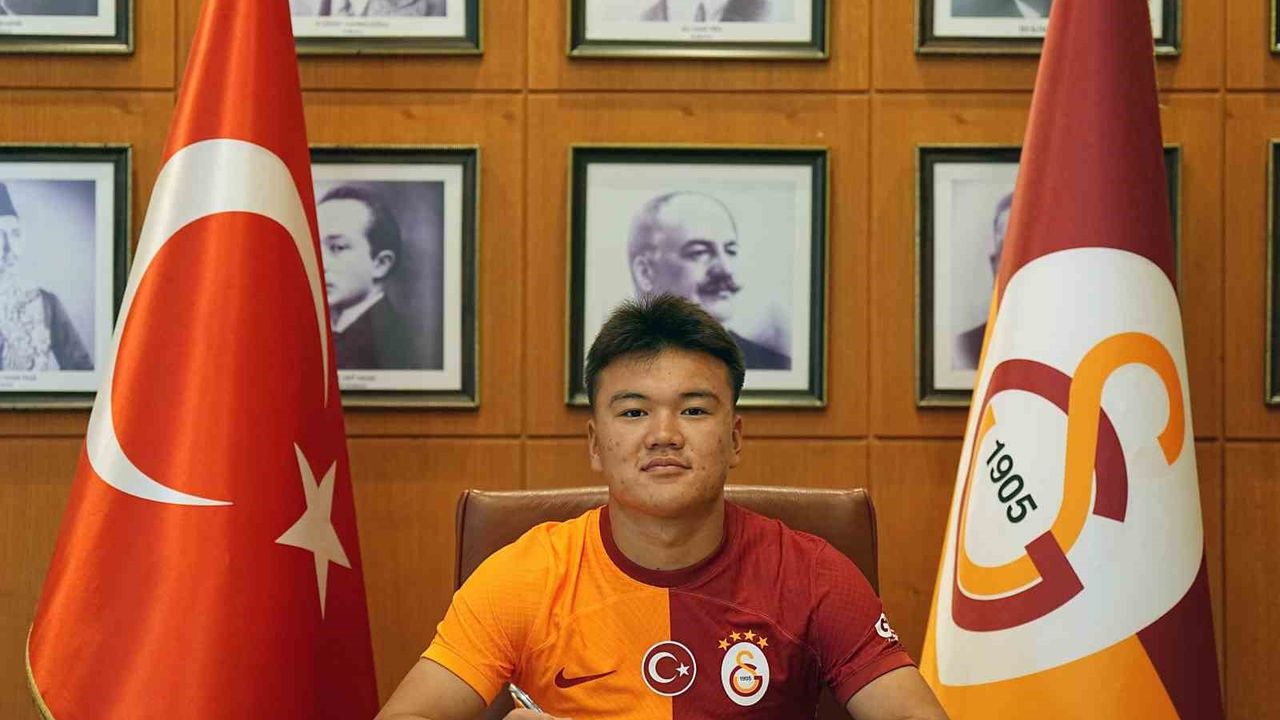 Galatasaray, Beknaz Almazbekov ile yeni sözleşme imzaladı
