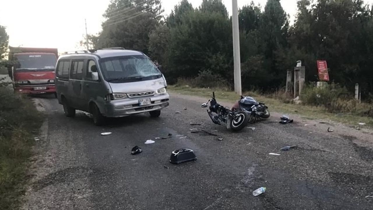 Bolu'da minibüsle çarpışan motosikletin sürücüsü öldü