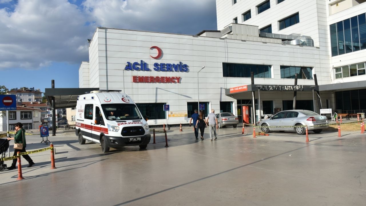 Sinop Orman İşletme Müdürlüğünün aracı dere yatağına devrildi, 2 kişi yaralandı