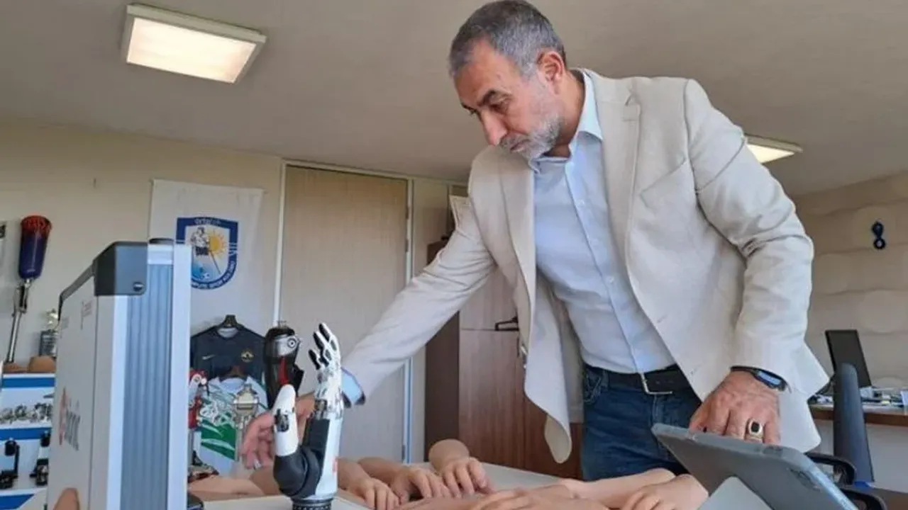 Kırşehirli iş insanı Mustafa Düğer, protezini ücretsiz yapacak.