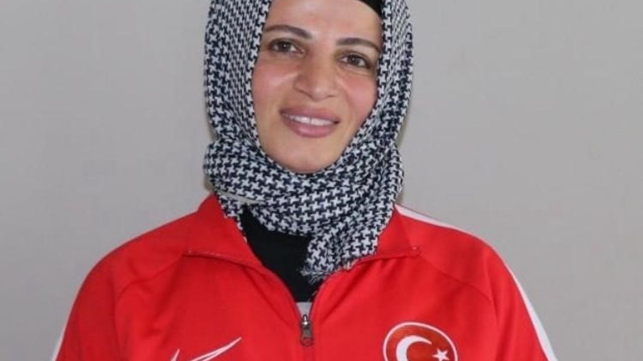 Arzu Tan Sayan, Teknik Direktör oldu Hürsöz Gazetesi