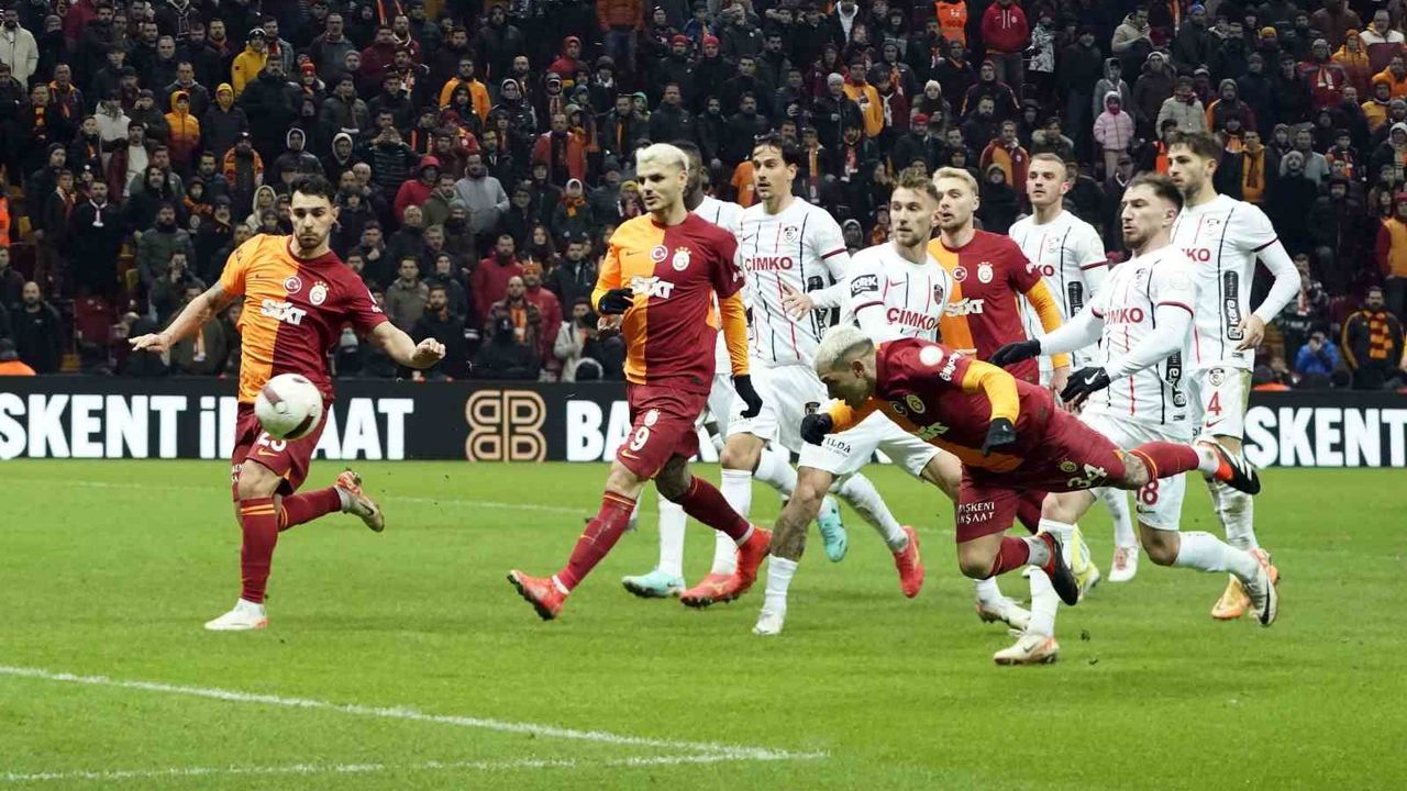 Galatasaray 3 puanı son dakika golüyle aldı