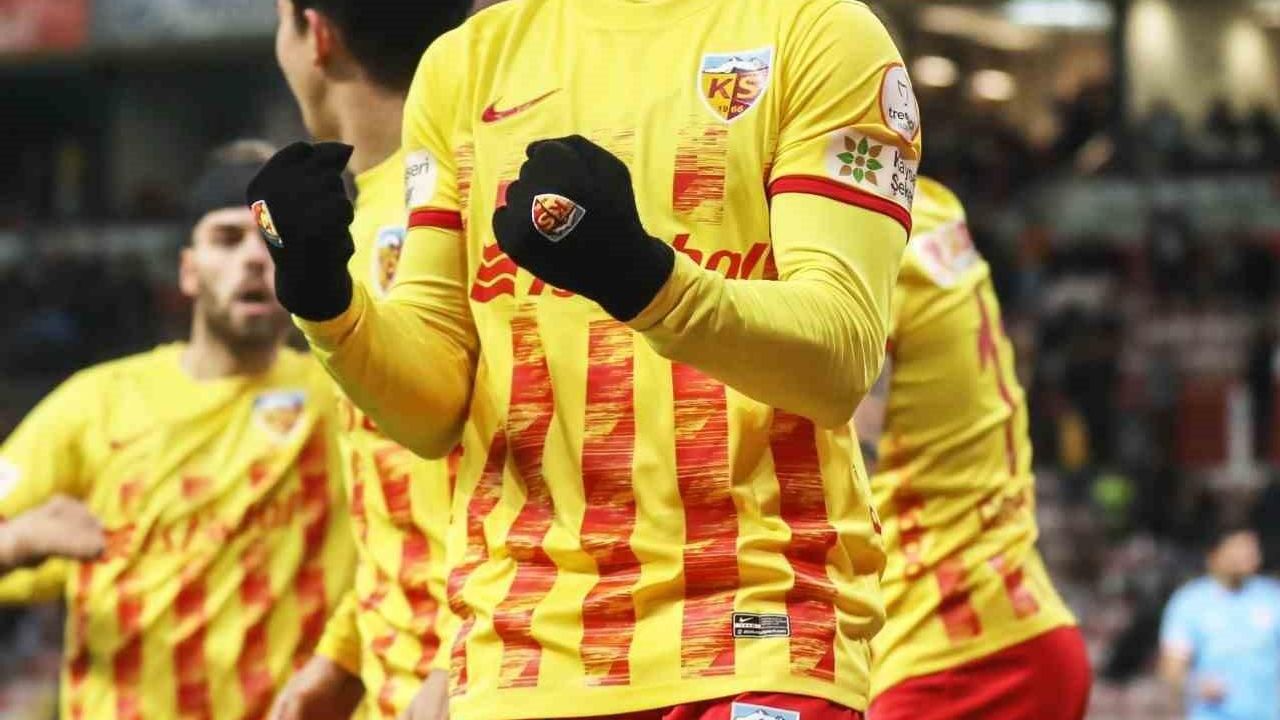 Ali Karimi ikinci golünü attı