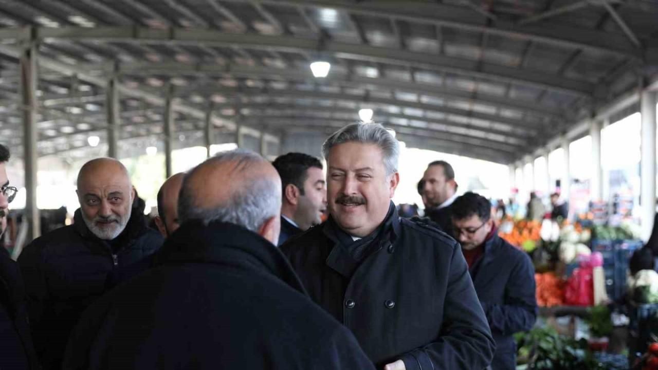 Başkan Palancıoğlu Esenyurt Pazar Yerinde esnafı ziyaret etti