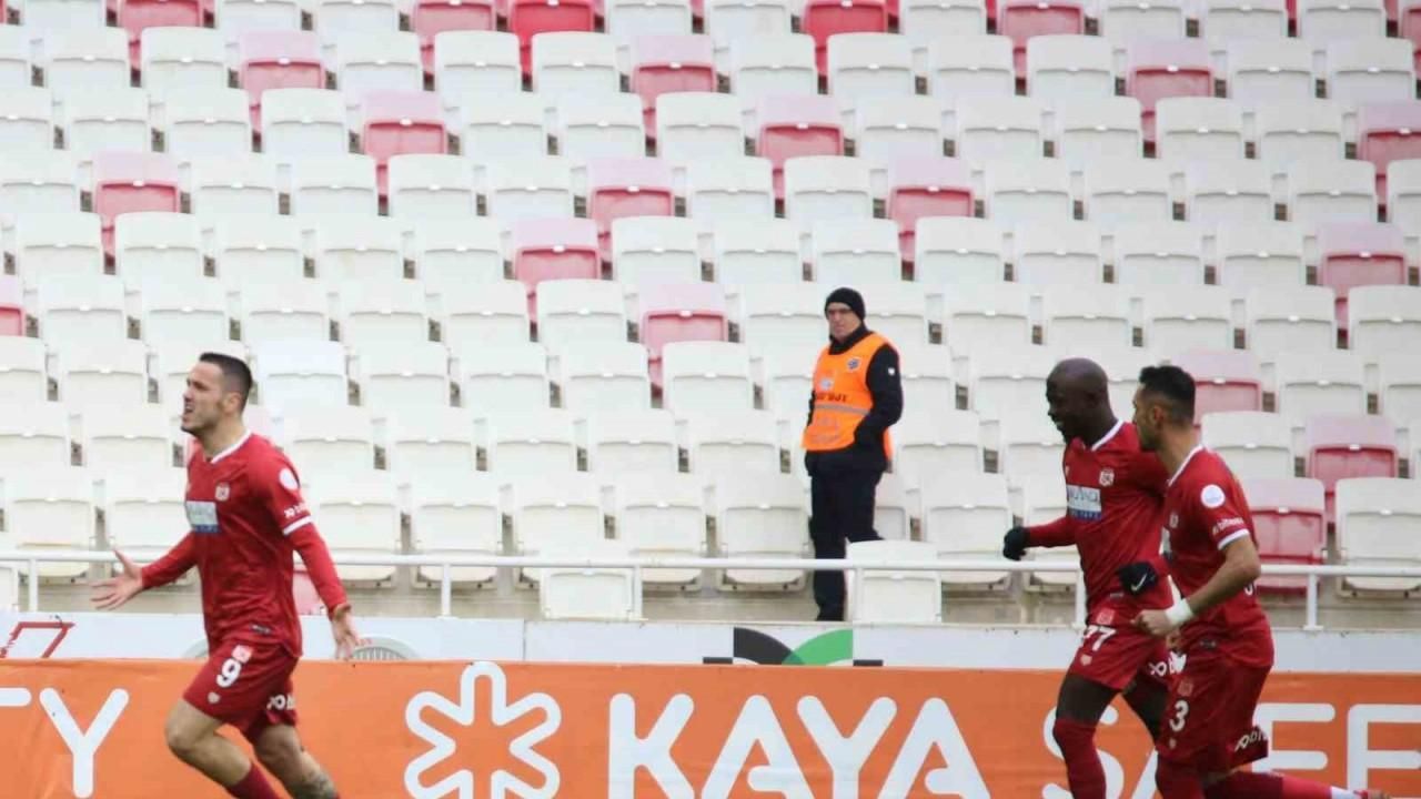 Trendyol Süper Lig: Sivasspor: 1 - Beşiktaş: 0 (İlk yarı)