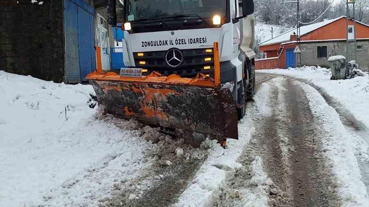 Zonguldak’ta karla mücadele çalışmaları sürüyor