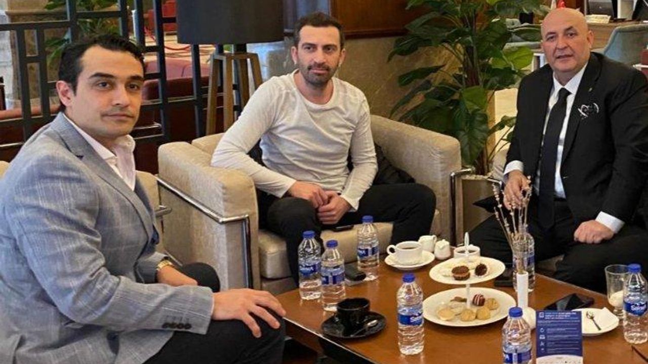 Ünlü Oyuncu Erdem Yener 'Leyla Hanım' için İzmit’te Hürsöz Gazetesi