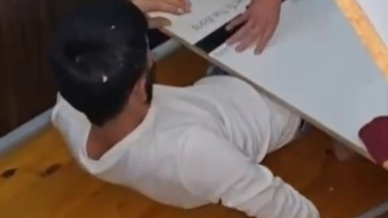 Aranan şahıs yatağın altında yakalandı