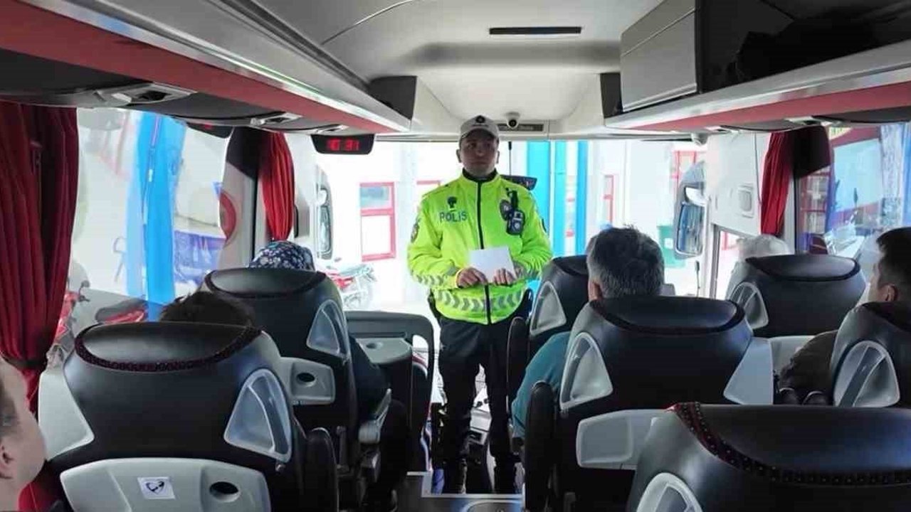 Sinop'ta polisten yolculara 'kemer' uyarısı