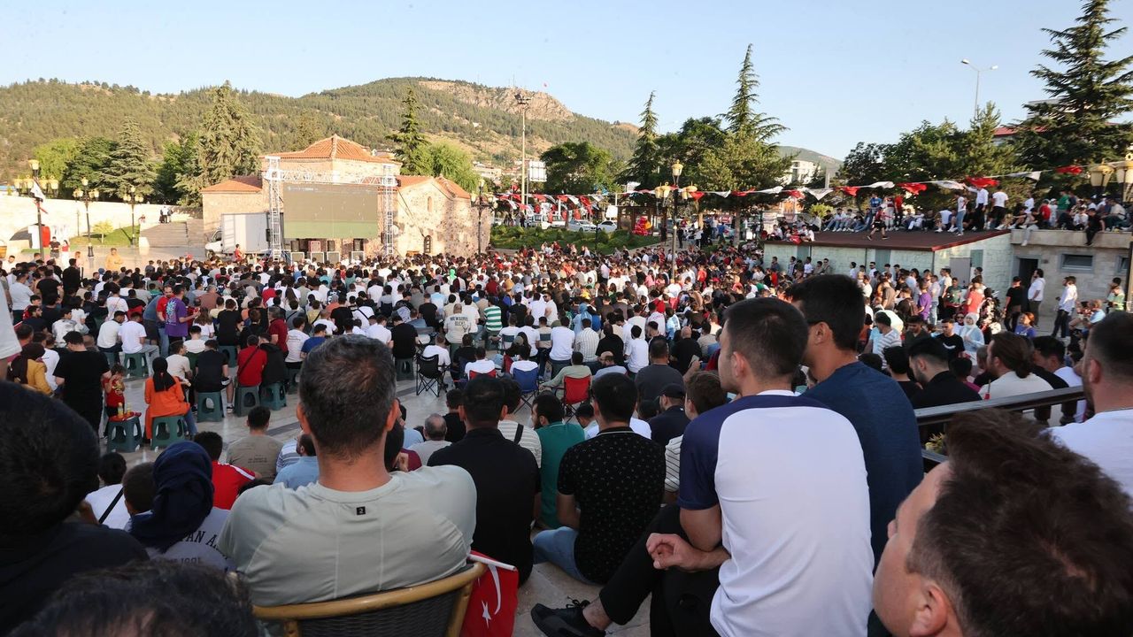 Tokat Belediyesi Milli Heyecan İçin Hıdırlık’ta Dev Ekran Ku