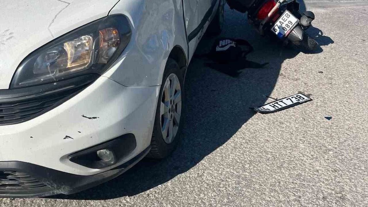 Alaplı'da zincirleme kaza; Motosikletteki 2 kişi yaralandı
