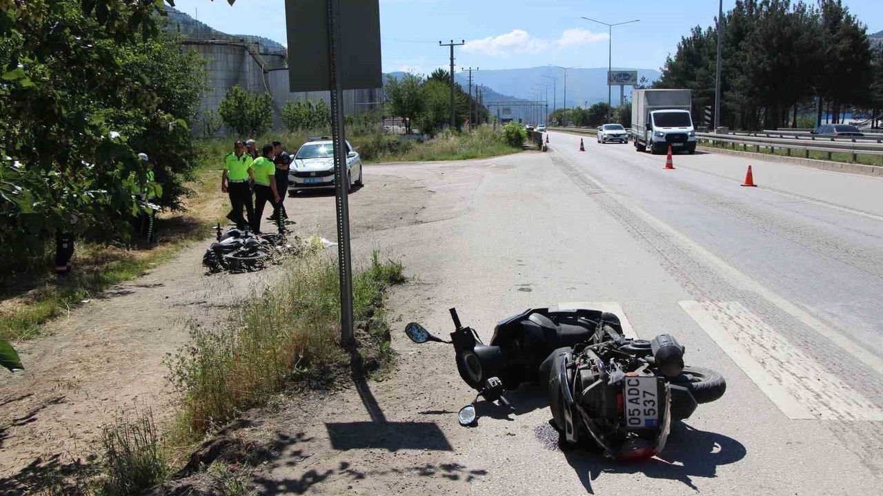 Amasya'da motosikletler çarpıştı: 2 yaralı