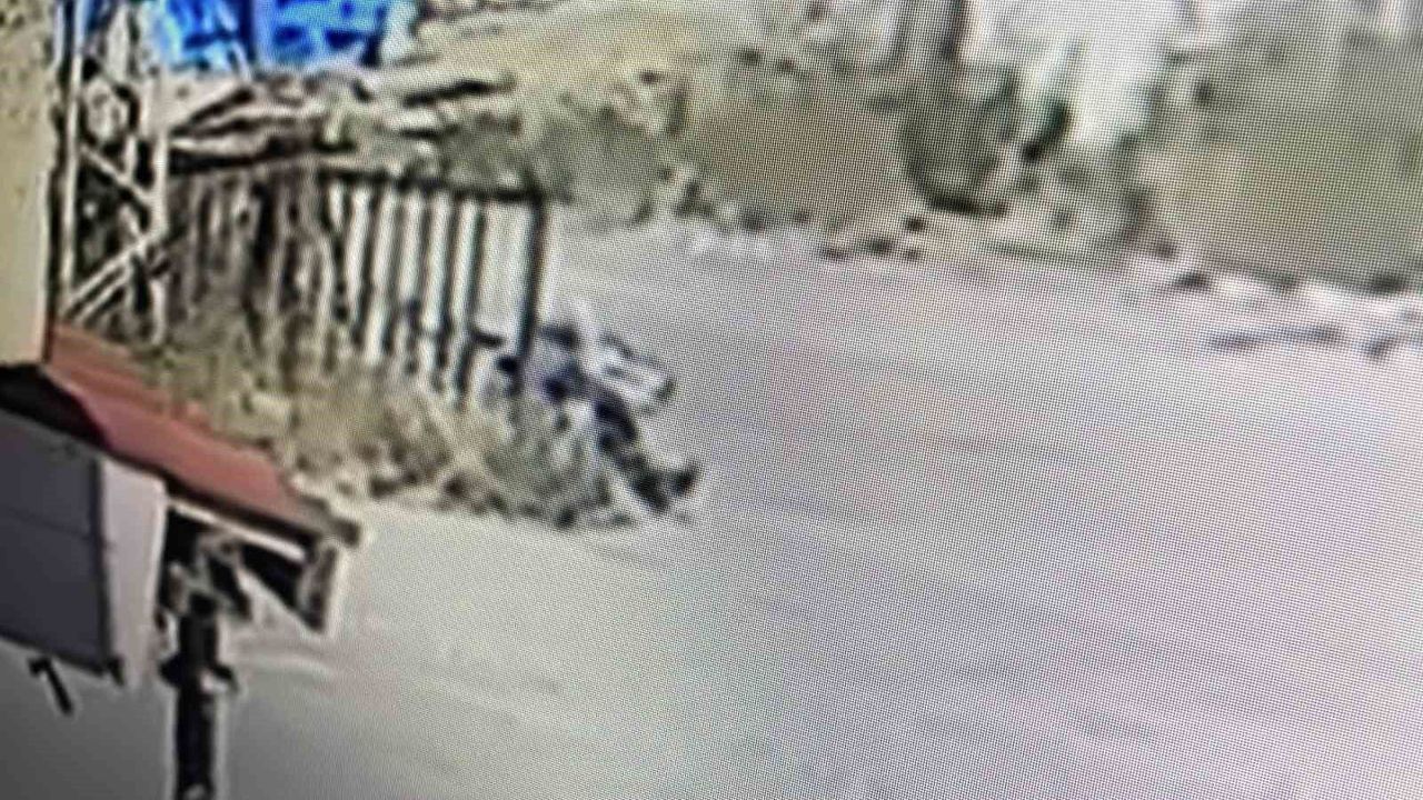 Cinnet getiren inşaat işçisi baltayla 3 kişiyi yar
