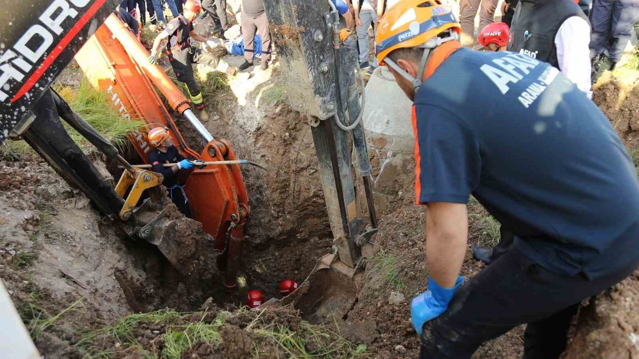 Kastamonu'da bir işçi toprak altında kaldı: Kurtar