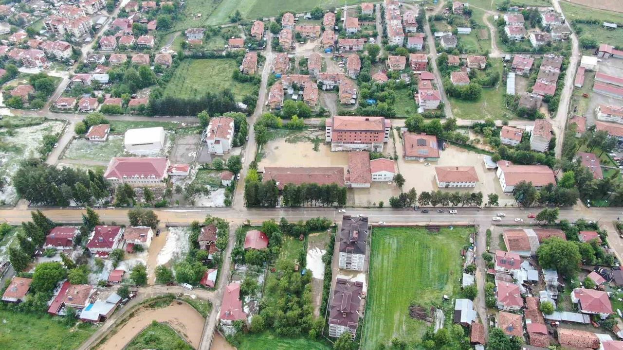 Kastamonu'da dolu yağışı hayatı felç etti: İlçe be