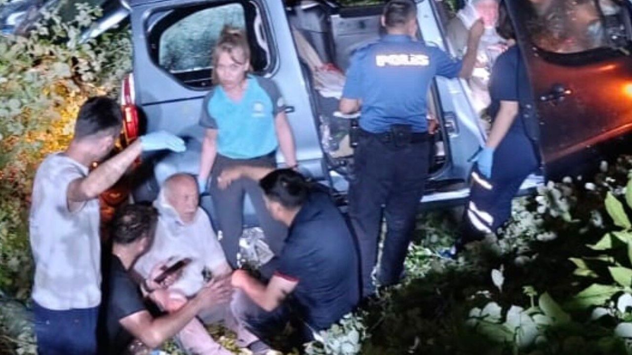 Kontrolden çıkan araç şarampole yuvarlandı: 2 yaralı