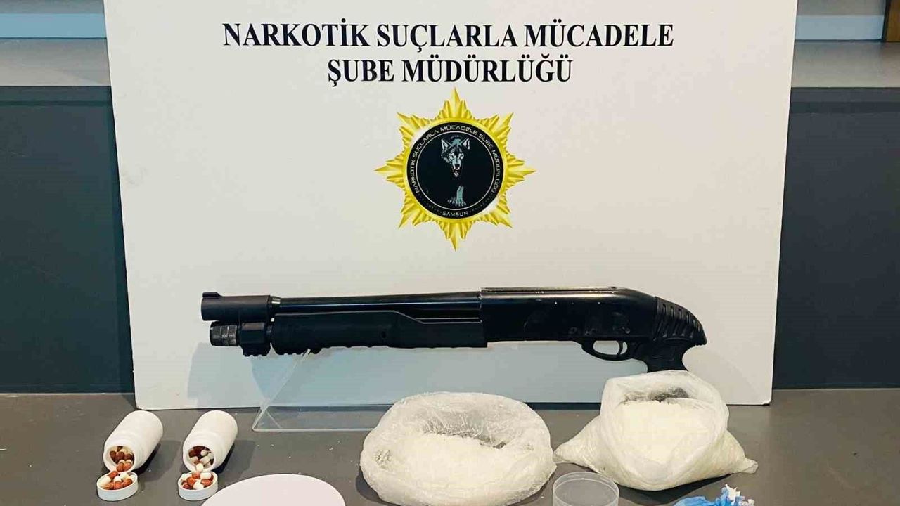 Samsun'da zehir tacirlerine gözaltı: 831 gram metamfetamin ele geçirildi