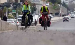 İsviçreli çift, çok özledikleri torunlarına kavuşmak için pedal çeviriyor