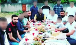 Katilleriyle fotoğraf çektirmiş