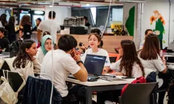 Google, Instagram özelliği gibi aramaları görselleştirecek  #hikayeler özelliğini test etmeye başladı.