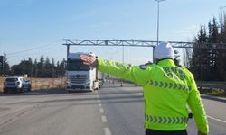 Amasya’da trafik ekipleri ticari araçlarda "zorunlu kış lastiği" denetimi yaptı