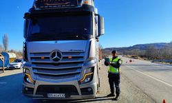Amasya'da jandarma olumsuz hava şartlarına karşı sürücüleri uyardı