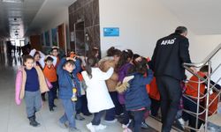 AFAD, Tokat'taki okullarda deprem tatbikatı ve bilgilendirme yaptı