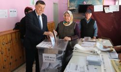 AK Parti Havza Belediye Başkan adayı İkiz, oyunu verdi