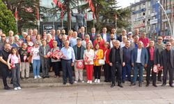 CHP Tokat İl Başkanlığı Atatürk Anıtı'na Çelenk Sunarak 23 Nisan'ı Kutladı