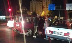 Çorum'da hafif ticari araç ile otomobil çarpıştı, 3 kişi yaralandı