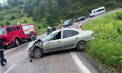 Sinop’ta kamyonet ile otomobil çarpıştı: 3 yaralı