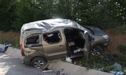 Kastamonu'da devrilen hafif ticari araçtaki 3'ü çocuk 5 kişi yaralandı