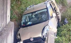 Sinop'ta hafif ticari aracın devrildiği kazada 4 kişi yaralandı
