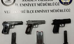 Vezirköprü'de araçlarında ruhsatsız tabanca bulunan 2 zanlı yakalandı