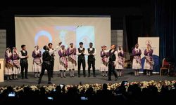 Türkçeyi öğrenen uluslararası öğrencilerden renkli mezuniyet töreni