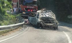 Sinop'ta yanan araç kullanılamaz hale geldi