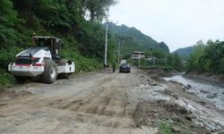 Terme'de taşkın nedeniyle çöken yol, araç geçişine uygun hale getirildi