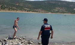 Barajda yüzen 5 kişiye ceza