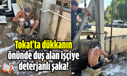 Tokat'ta dükkanın önünde duş alan işçiye deterjanlı şaka!