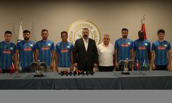 Çaykur Rizespor'dan 7 futbolcuya imza töreni