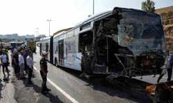 Metrobüs kazası ortalığı birbirine kattı!