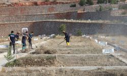 Tokat'taki mezarlıklarda temizlik ve bakım çalışmaları yapılıyor