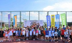 Başkan Büyükkılıç, Ulusal 12 Yaş Hafta Sonu Tenis Turnuvası’nda sporcularla buluştu