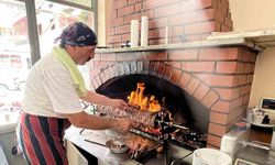 Dedenin cağ kebabını son kez yemek için geldiler