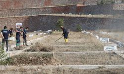 Tüm Mezarlıklarda Temizlik ve Bakım Çalışmaları Sürüyor