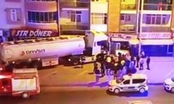 Kontrolden çıkan tanker marketin önünde durabildi: O anlar kamerada