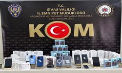 Sivas’ta onlarca kaçak telefon ve aksesuarları ele geçirildi