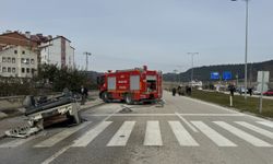 Kastamonu'da devrilen otomobildeki 2 kişi yaralandı