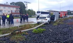 Samsun'da bariyere çarpan cipin sürücüsü öldü, eşi yaralandı